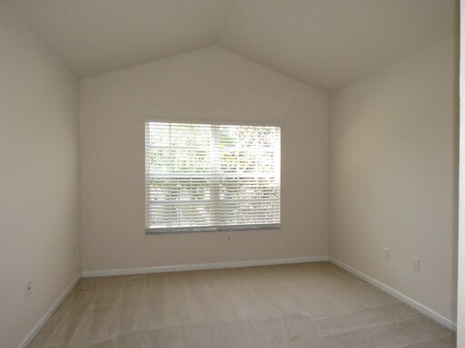 Building Photo - Spacious 3/2.5/1 Townhouse, Lawn Service, Garbage and Water Included