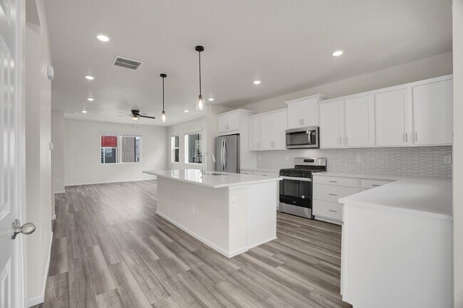 Building Photo - $3,330.95 with $300 off the first month's Rent - 4 Bedrooms, 3.5 Bathrooms, Townhouse in Broomfie...