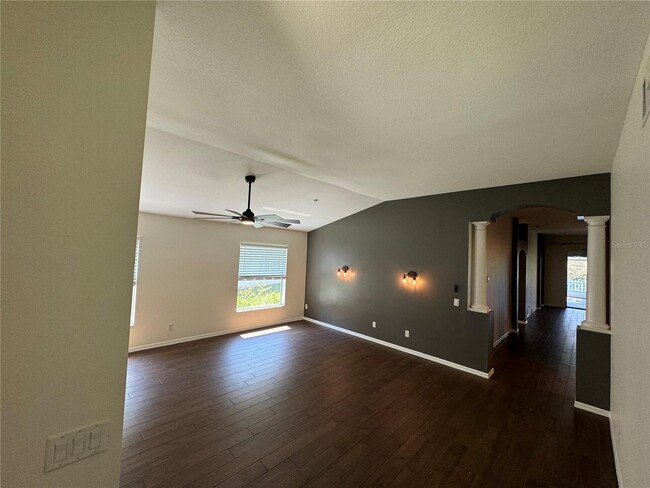 Building Photo - "Spacious 4-Bed Oasis with 2 Baths in Wesl...