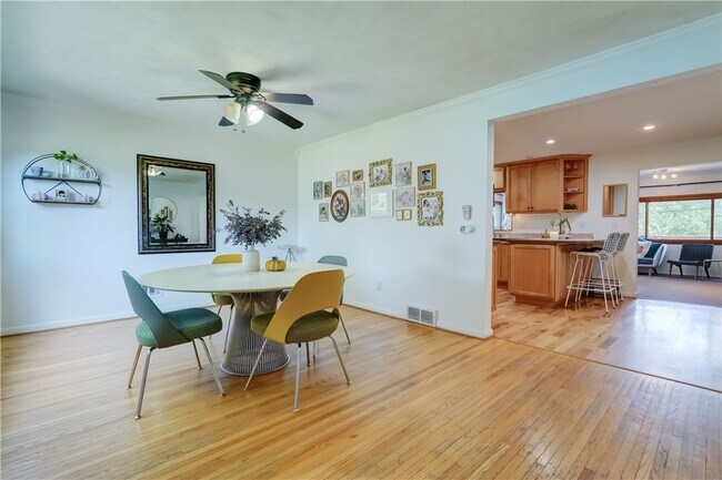 Building Photo - 984 Danby Dr