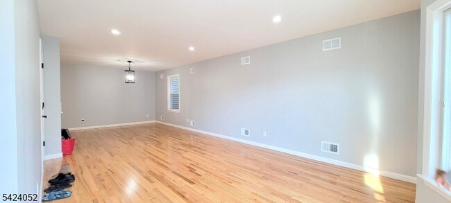 Building Photo - 11 Wallis Ave