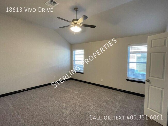 Building Photo - 18613 Vivo Dr