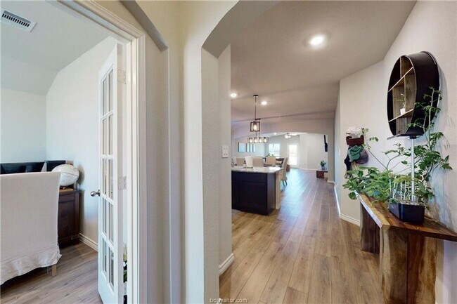 Building Photo - 6214 Darlington Ave