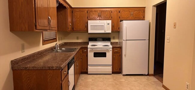 Building Photo - 768 Manor St