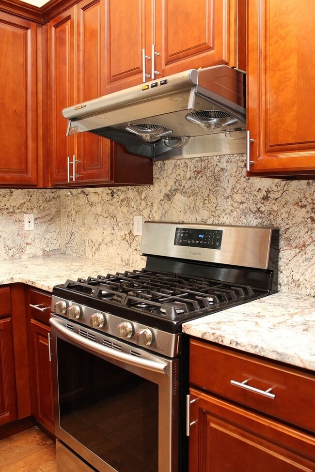 Building Photo - 15040 SE Lostine Dr