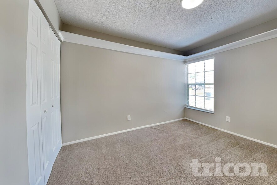 Building Photo - 13344 Laraway Dr