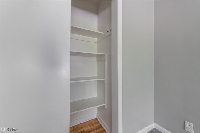 Building Photo - 23728 Glenhill Dr