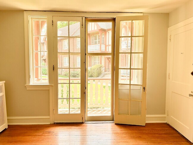 Interior Photo - Windermere Court