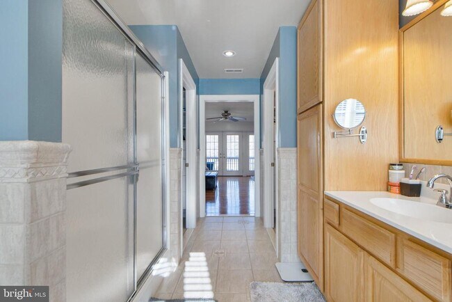Building Photo - 7420 Mayflower Ct