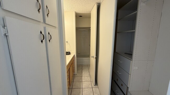 Building Photo - 3056 Rue D’Orleans
