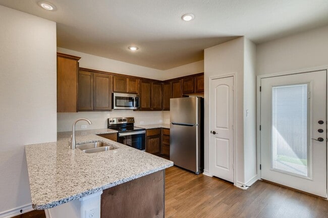 Building Photo - Lynwood Village Community