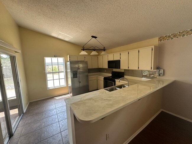 Building Photo - 3/2 in Lakeland