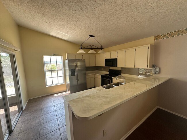 Building Photo - Spacious Lakeland Home | Move-In Ready | Prime Location