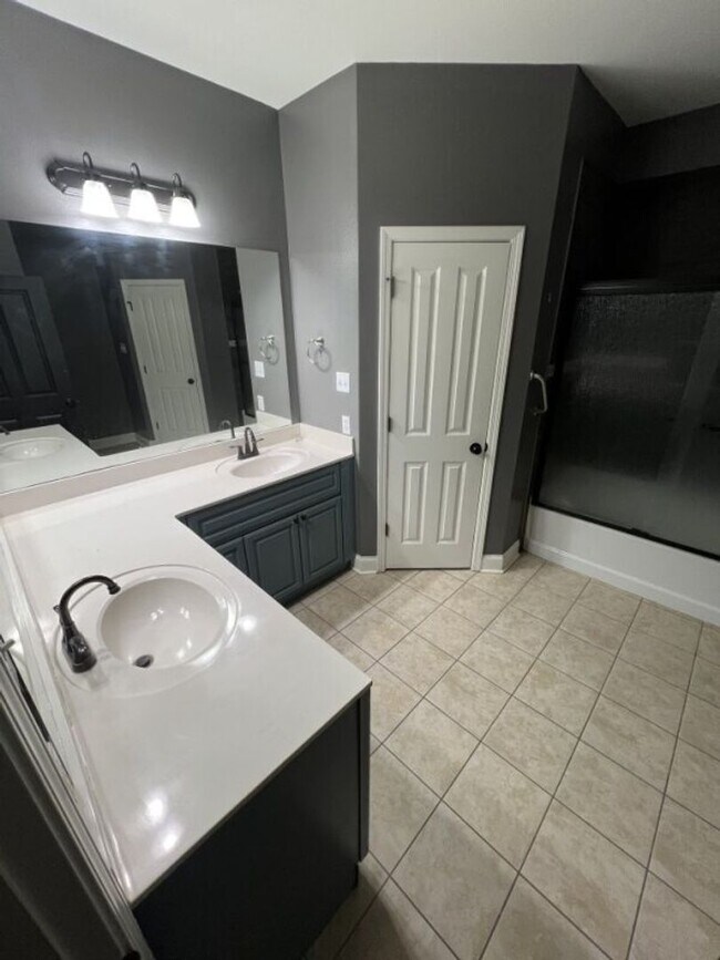 Building Photo - Must See! 2 BR 2 BA condominium located in...