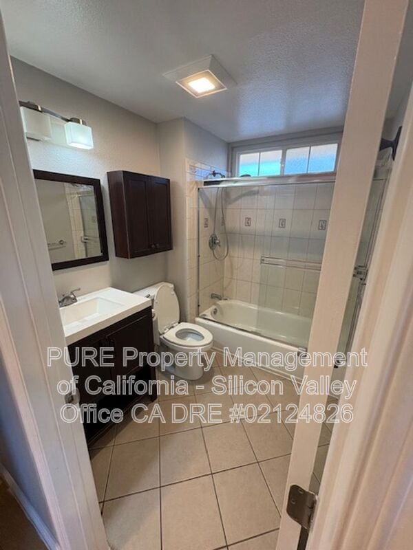 Building Photo - 2883 Vía Encinitas