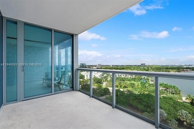 Building Photo - 601 NE 36th St