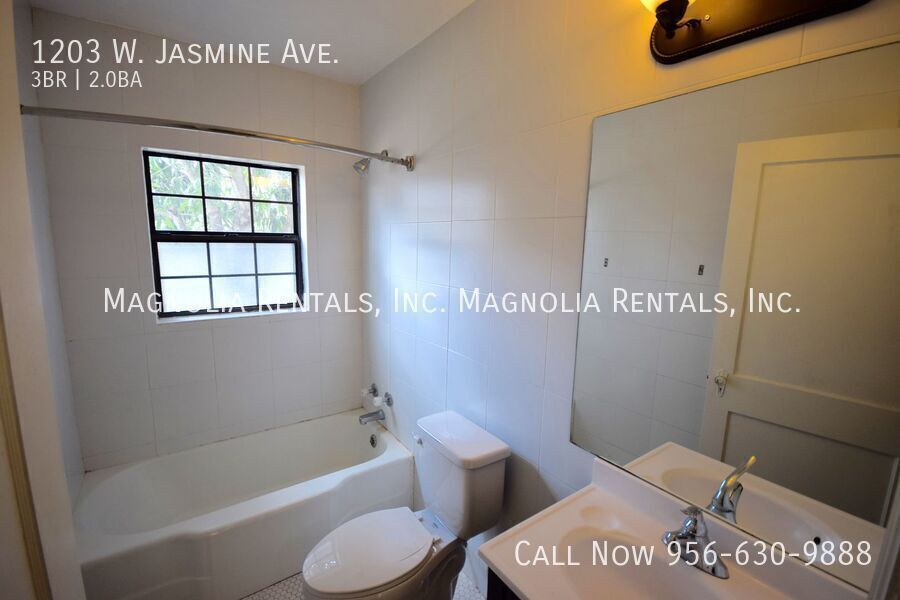Building Photo - 1203 Jasmine Ave W