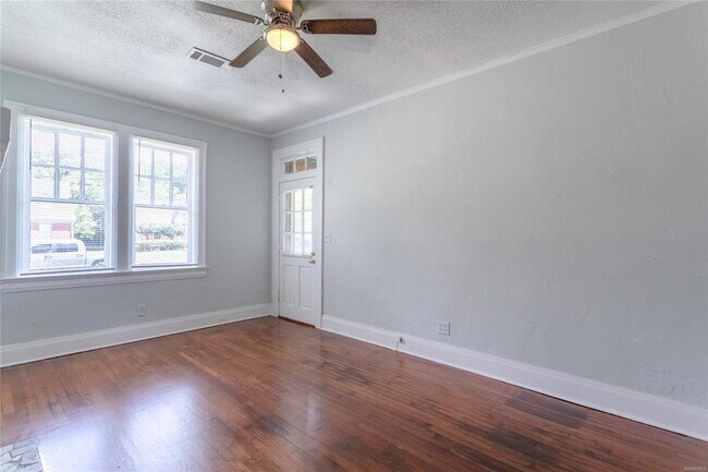 Building Photo - 3154 Lexington Rd