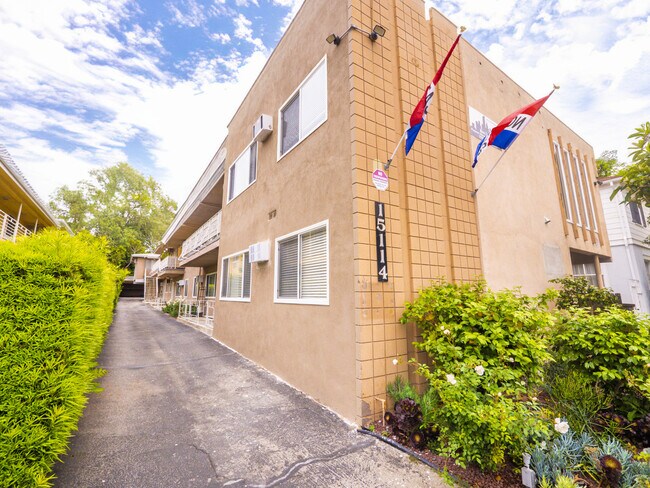 Building Photo - 15114 Dickens St.
