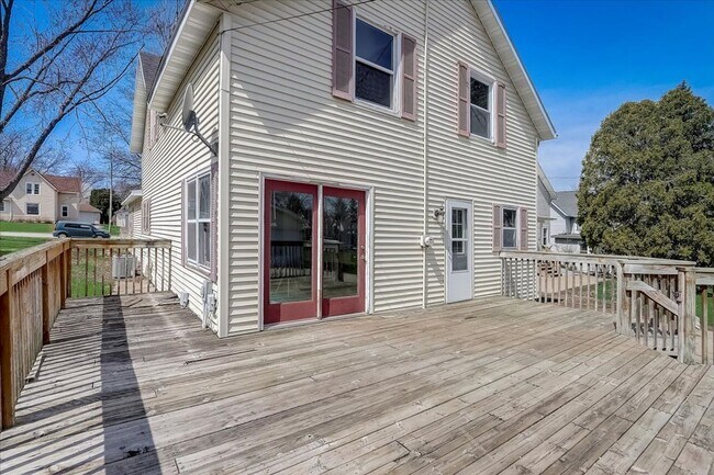 Building Photo - 4Bed/2Bath - Home For Rent in Fort Atkinson
