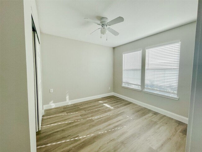 Building Photo - 11913 Longwood Garden Way