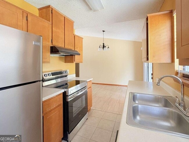 Building Photo - 603 Plantation Village Dr