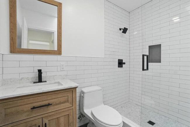 Building Photo - 553 Valley St