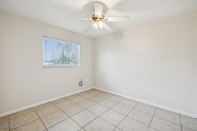 Building Photo - 607 SW 26th St