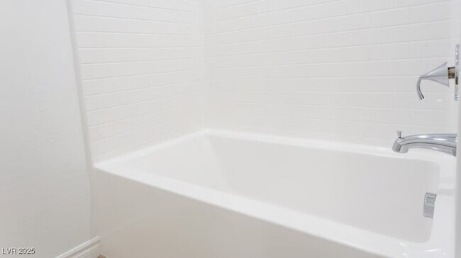 Building Photo - 600 Carriage Hill Dr