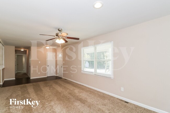 Building Photo - 2932 Tiffany Dr SW