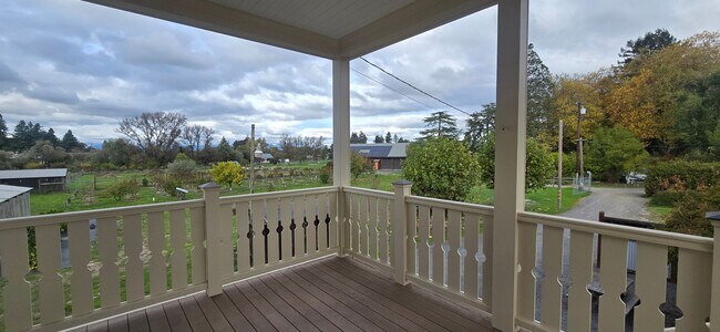 Building Photo - Beautiful Home With Incredible Views