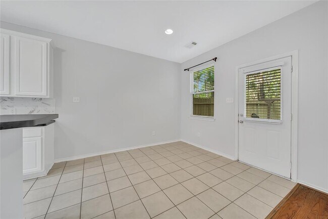 Building Photo - 230 W Stedhill Loop