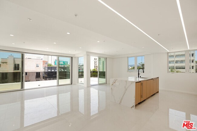 Primary Photo - 1414 S Beverly Dr