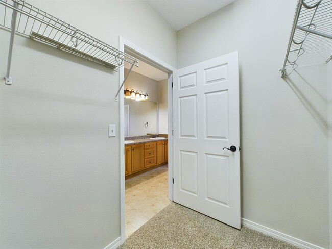 Building Photo - 143 Creve Core Dr