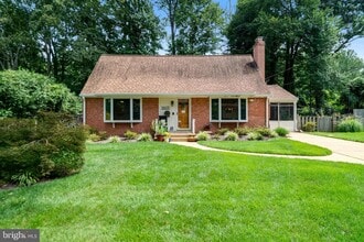 Building Photo - 5605 Eastbourne Dr