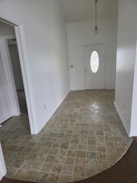 Building Photo - 2138 SW Alminar St