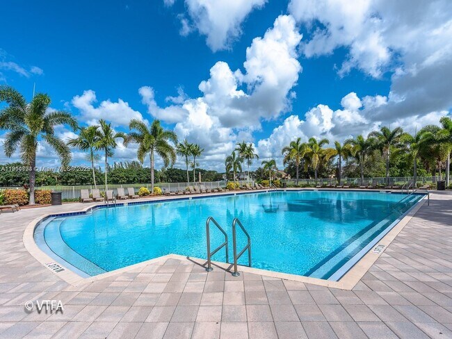 Building Photo - 4537 SW 134th Ave