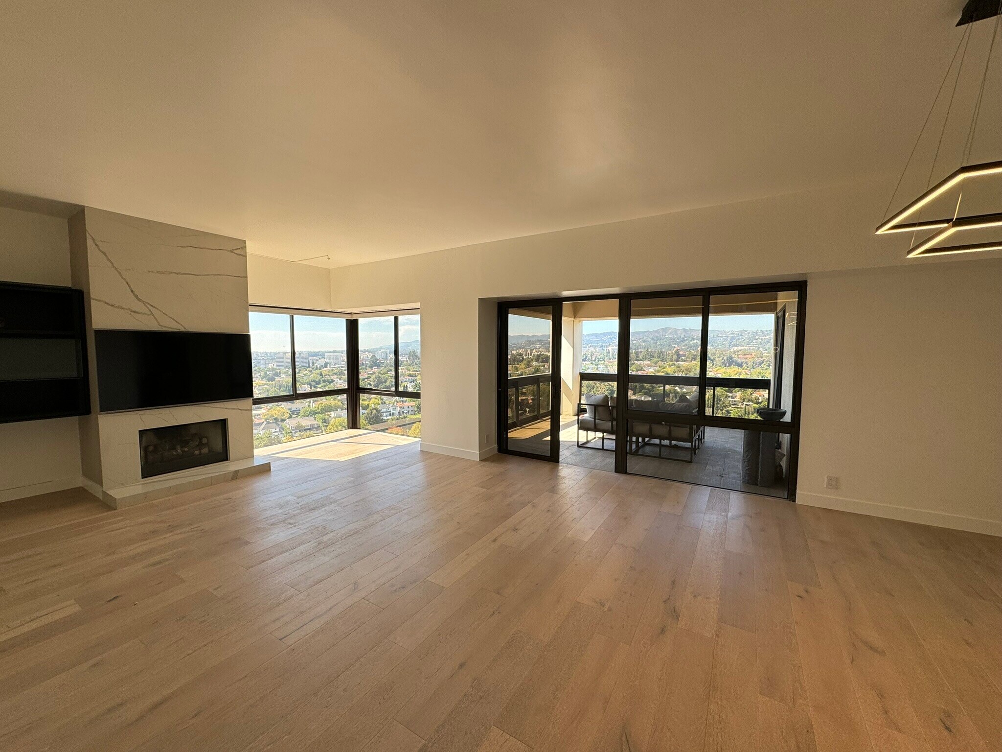 Building Photo - 10445 Wilshire Blvd
