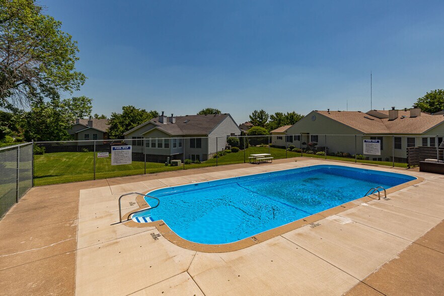 Pool - 3470 Parkwild Dr