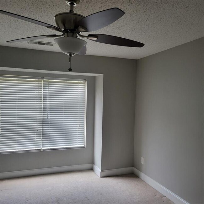 Building Photo - 62 Rumson Ct