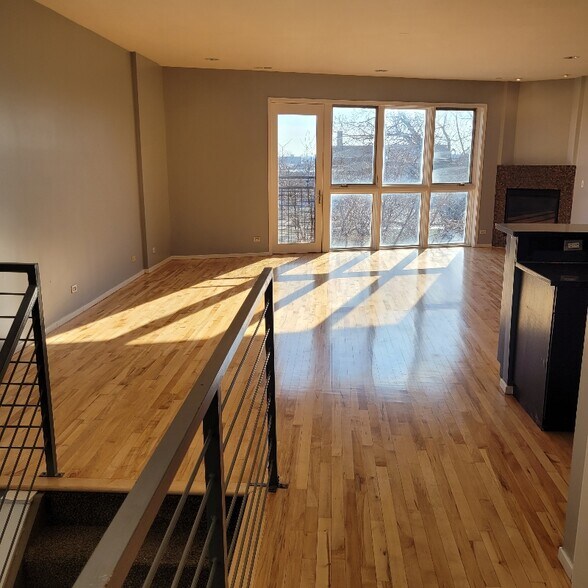 Building Photo - 2440 W Madison St