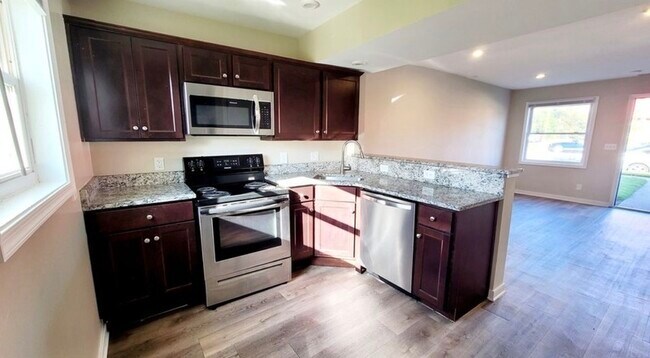 Building Photo - 509 N 35th St