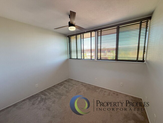 Building Photo - 4 Bedroom 2.5 bathroom Townhome in Kaholo ...