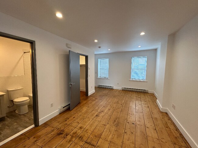 Building Photo - 233 1st St