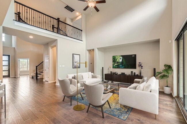 Building Photo - 12383 Mesa Verde Dr