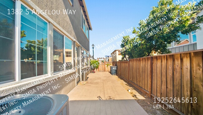 Building Photo - 1382 S Angelou Wy