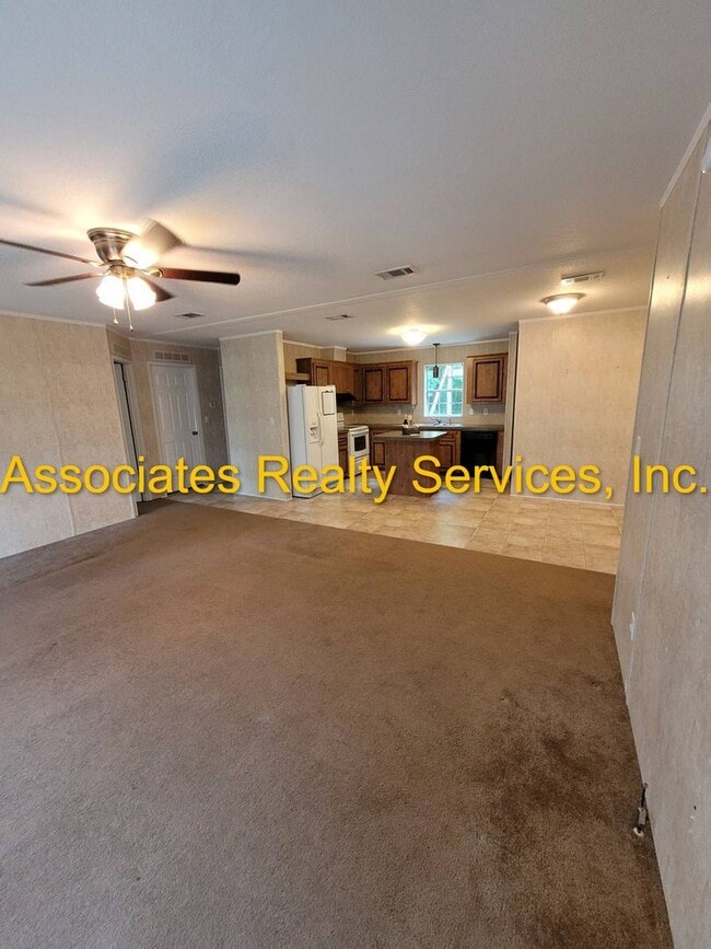 Building Photo - Remodeled and just on the Market!