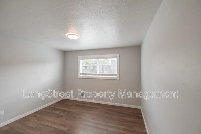 Building Photo - 205 SE 6th Ave