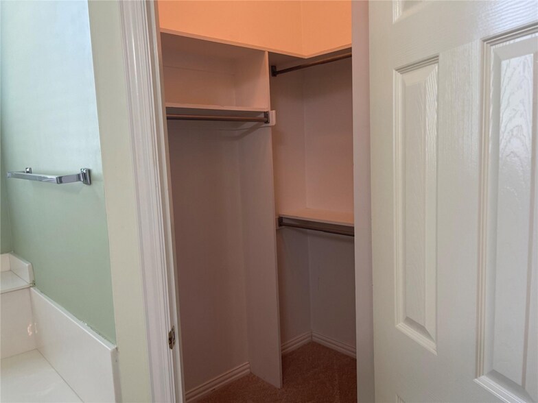 Building Photo - 716 Ticonderoga Dr