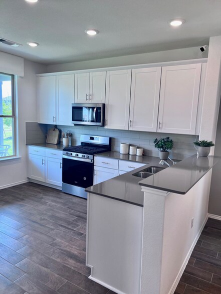 Building Photo - 437 Pickrell Lp